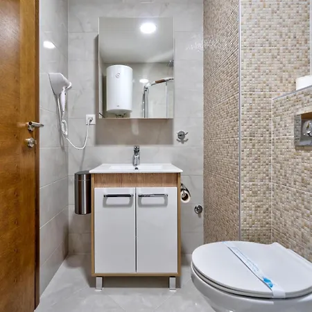 Tomy Forest Cigar Bar فندق