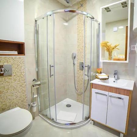 Tomy Forest Cigar Bar فندق 4*