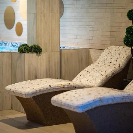 Tomy Forest Cigar Bar