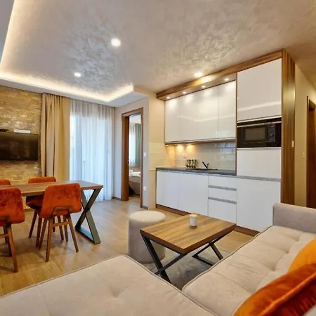 Tomy Forest Cigar Bar 4* زلاتيبور