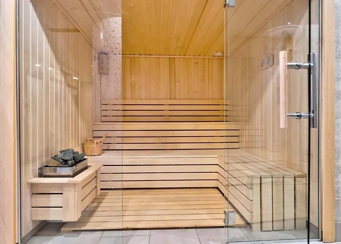 Tomy Forest Cigar Bar