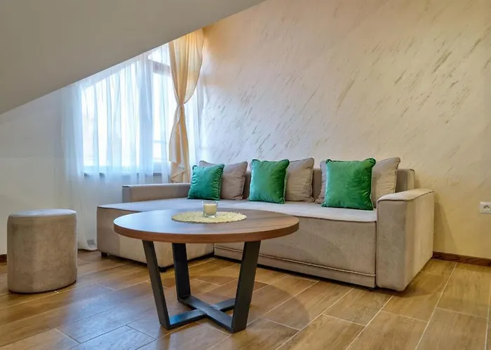 Tomy Forest Cigar Bar 4*